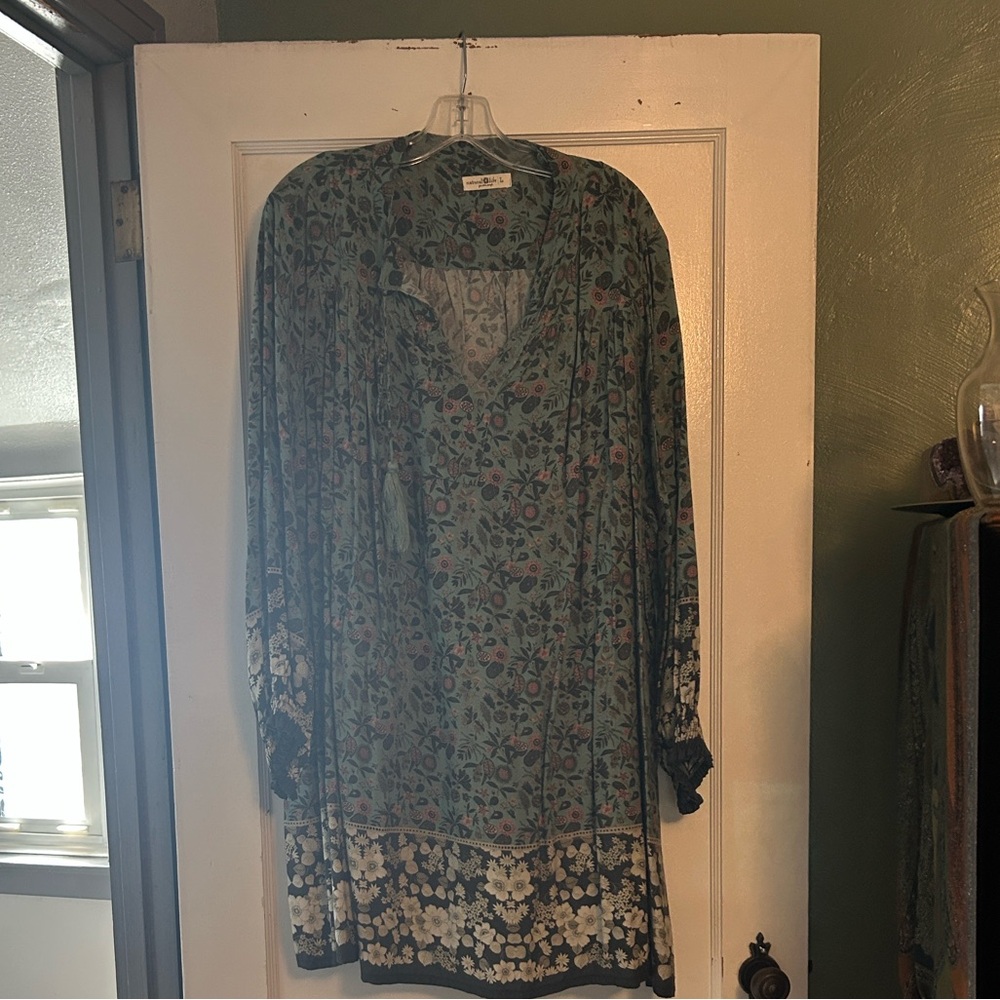 Natural Life Floral Patterned Top - Black and Pink on Teal